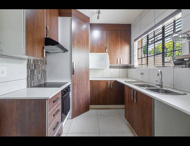 2 BEDROOM HOUSE FOR SALE IN SUNNINGHILL